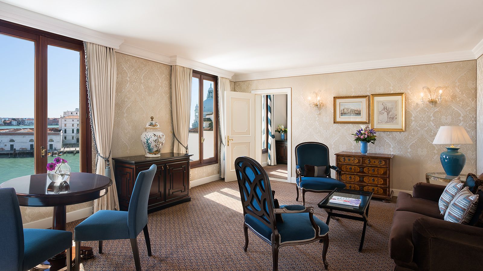 Luxury Suite